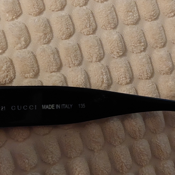 GUCCI - Picture 2 of 3